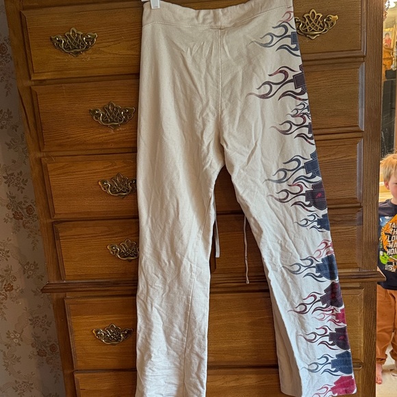 Harley-Davidson Cream Pants with Red and Black Graphics Flare Leg - Picture 7 of 8